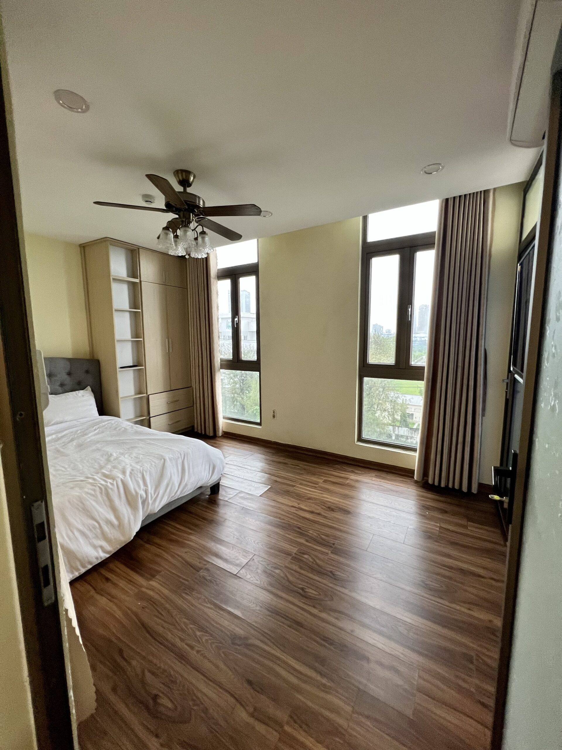 Two-Bedroom Apartment in Son Tra For Rent with big balconies